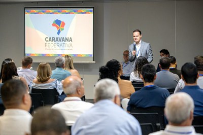 Secretário Júlio Pinheiro palestra em oficina - Imagem: Ascom-SRI